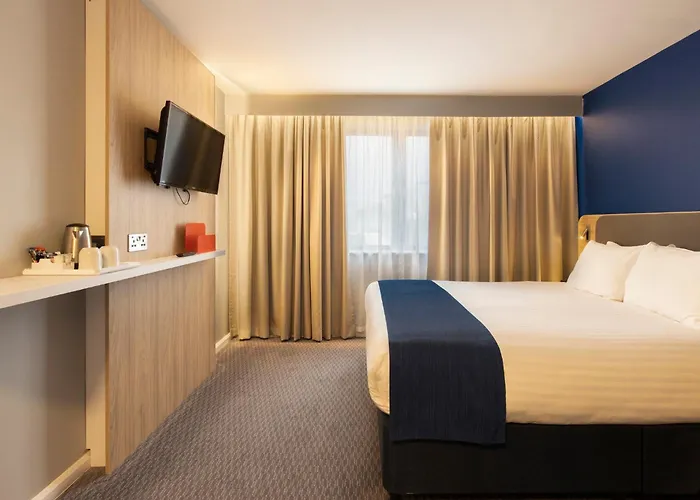 Holiday Inn Express Poole By Ihg