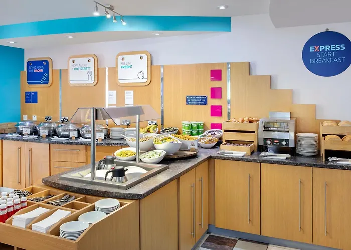Holiday Inn Express Poole By Ihg