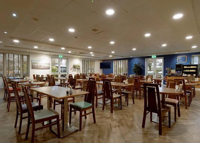 Holiday Inn Express Poole By Ihg