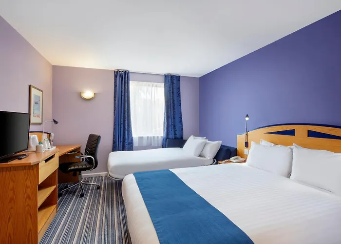 Holiday Inn Express Poole By Ihg