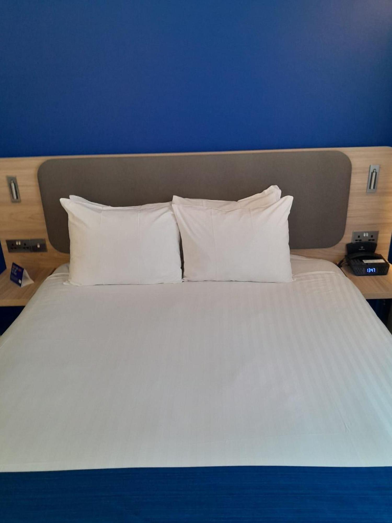 Отель Express By Ihg Пул