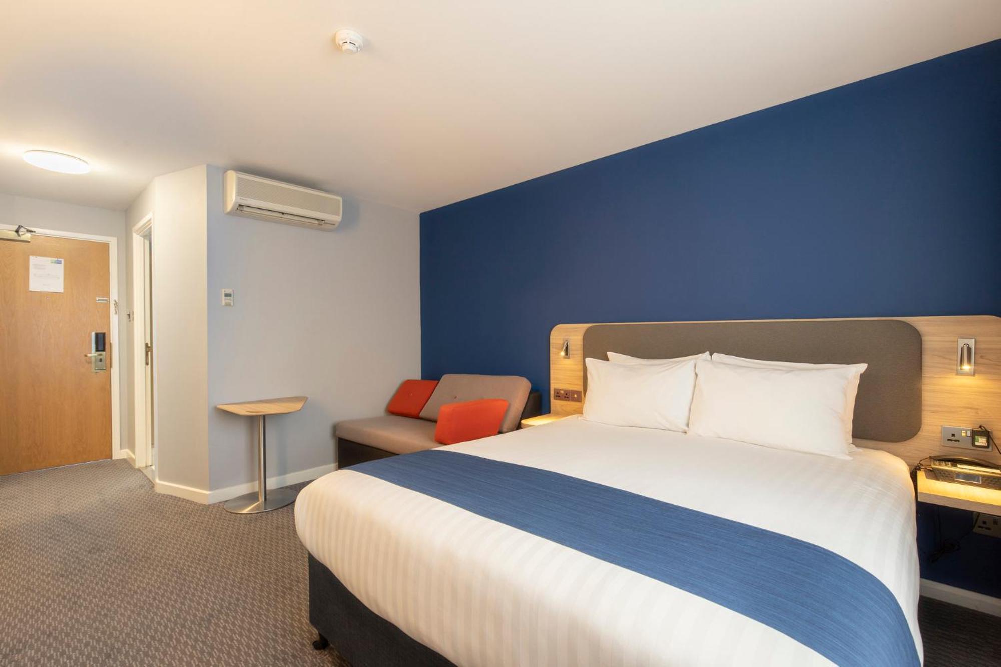 Express By Ihg Отель Пул