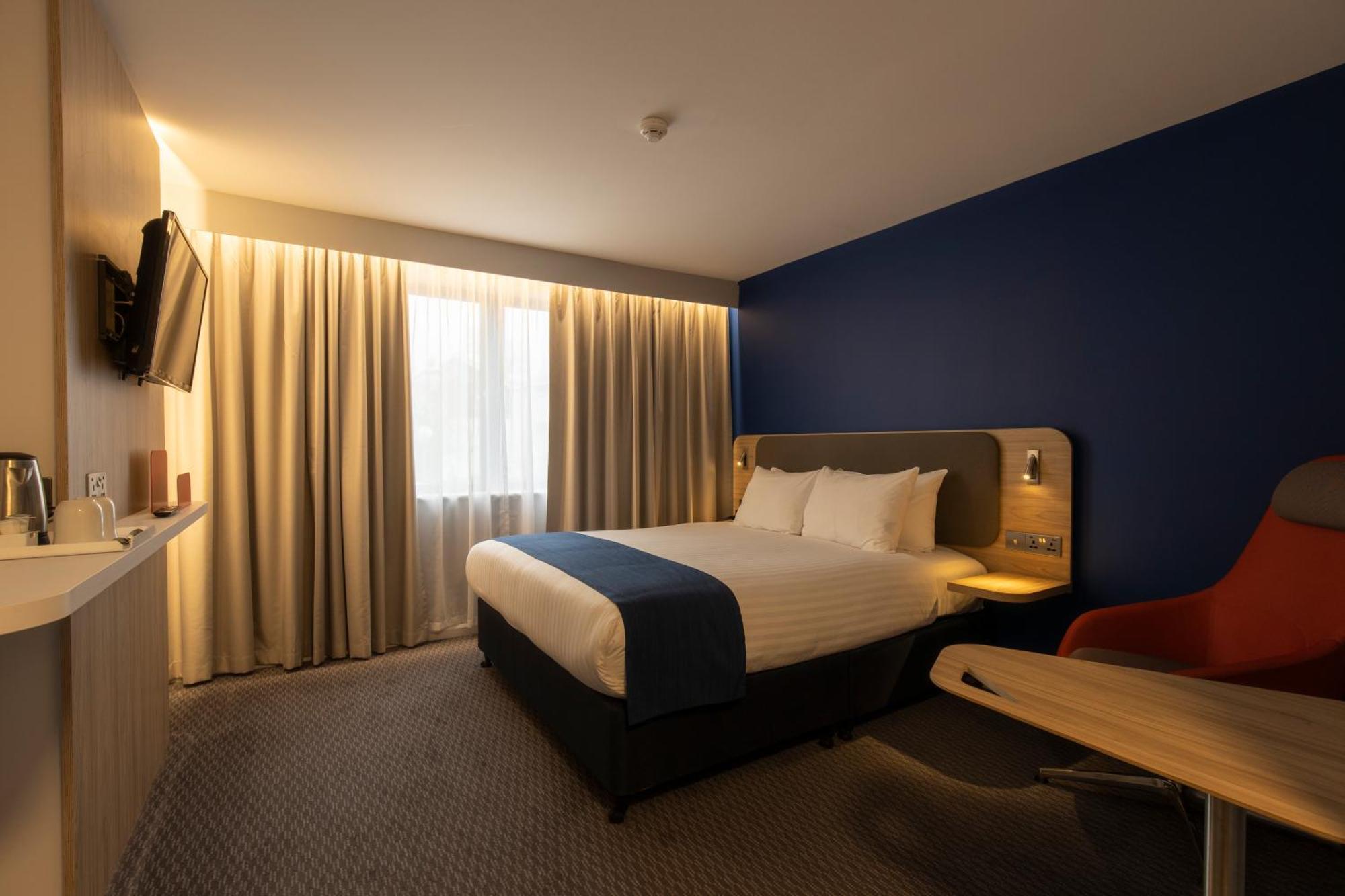 Express By Ihg Отель