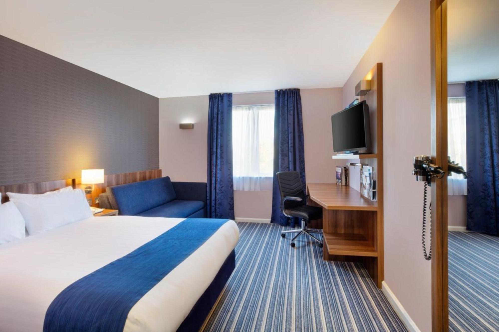 Express By Ihg Отель Пул